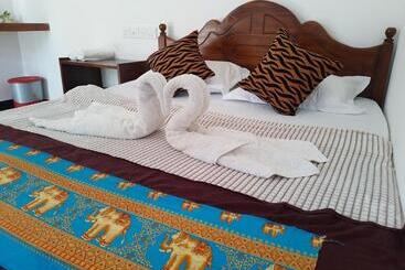 פנסיון Nirwana Resort