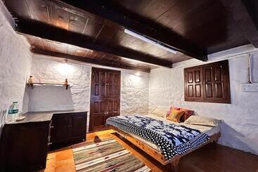 Bed and Breakfast Aarya Homes