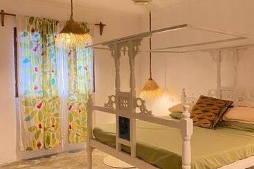Bed & Breakfast Furaha Beachs