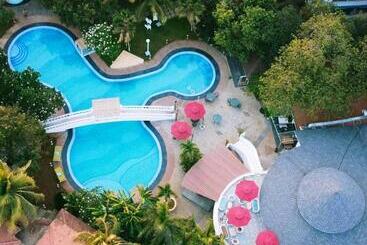 Resort Sashas Holiday Village