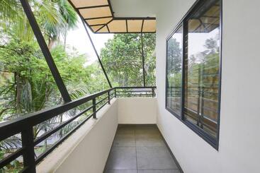 Hôtel Collection O 81284 Deluxe Residency