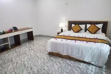 هتل آپارتمان Khách Sạn Trường Giang