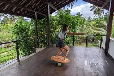 Drivethru Hostel Polhena