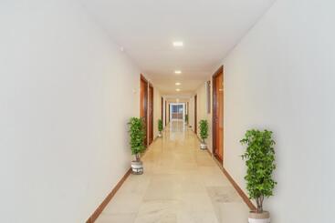 Hotel Oyo Flagship 70332 Lahari Luxorious Rooms