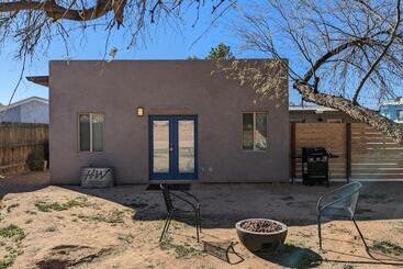 Пансион Modern Executive Suite W/ Kitchenette And Laundry
