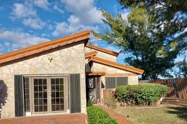 پانسیون Tricia S