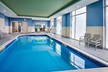 فندق Holiday Inn Express & Suites Windsor East Lakeshore, An Ihg