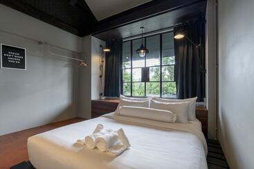 בית מלון כפרי Phrip Phri Luxury Pool Villas