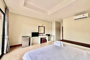 酒店 Tri's Miracle Kata Beach Side