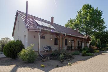 پانسیون Tölgyfa Vendégház