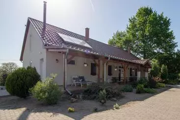 ペンション Tölgyfa Vendégház