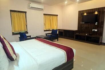 Aarunya Hotel And Resort