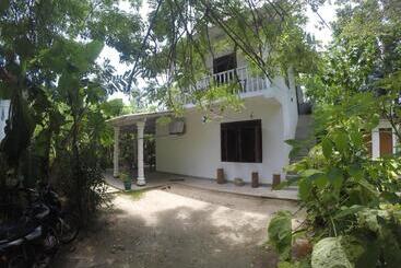 پانسیون Pigeon House Kabalana