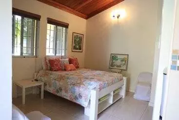 تختخواب و صبحانه Coconut Palm Hideaway