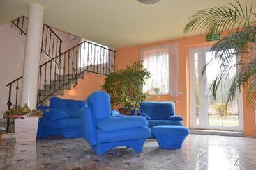 ホテル Pod Dębami