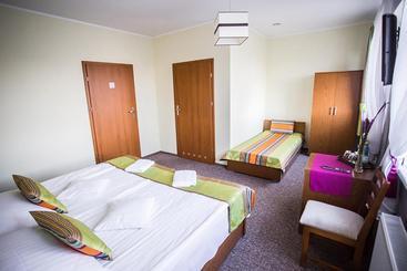 בית מלון כפרי Zajazd Groblanka