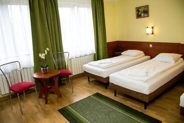 Отель Zajazd Wrota Lasu