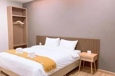 ユースホステル ดิ อัยย์ชญา โฮเทล