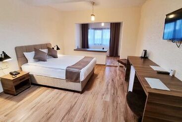 Hotel La Pearl Konaklama