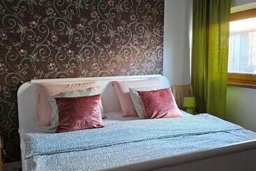 펜션 Ag Euro Apartments