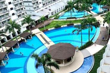 Huoneistohotelli Kathy S Crib 14th Flr Pool View