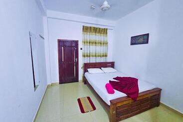 بنسيون Chill Airport Transit Stay