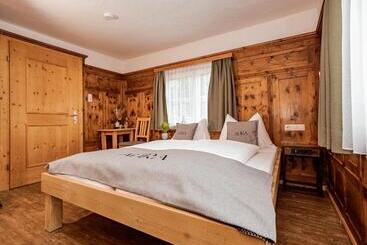 Aura Bed & Breakfast