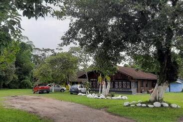 Hostel E Pousada Araquari