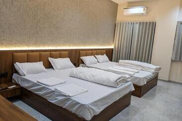 Hotel The Grand Khodiyar