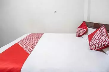 هتل Oyo 93477 Almahyra Guest House Syariah