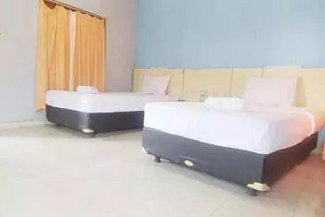 Hotelli Reddoorz At Deamartaloka Colomadu Solo