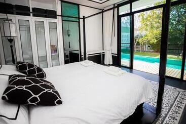 Pensió 查龙3卧室花园泳池别墅