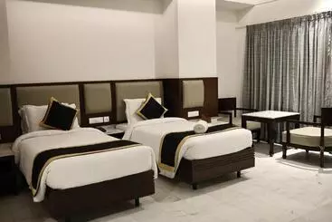 Hotel Saratharajans