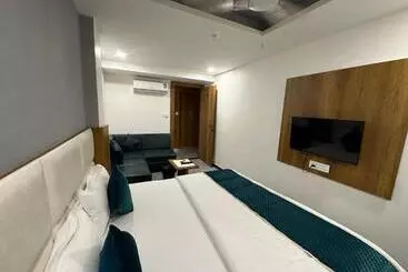 Hotel Secure Inn Kadodara Road