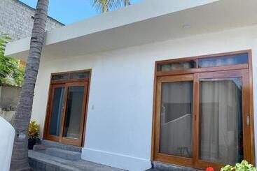 Pension Penguin House