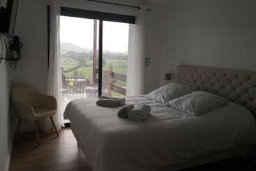 פנסיון Gites Mendiburia