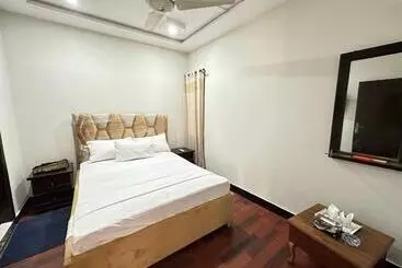 Majatalo Decent Lodge Guest House