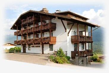 Отель Affittacamere Garden Cavalese