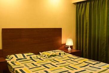 Отель Bumble Stay