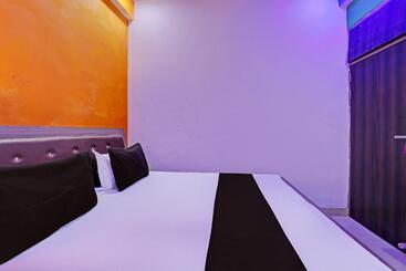 Oyo Flagship New Rajpoot Hotel Banquet