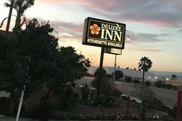 فندق Deluxe Inn