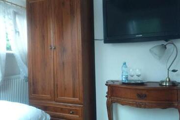 ホテル Dworek Genny