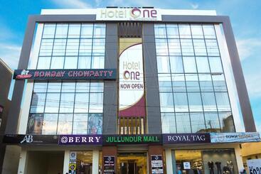 هتل One Rahim Yar Khan Club Road