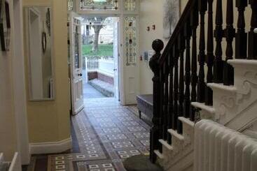 Пансион Station Rooms