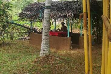 مبيت وإفطار Bamboo Home Stay Hiriketiya