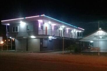 Bed and Breakfast Rumanija S Airport Rooms