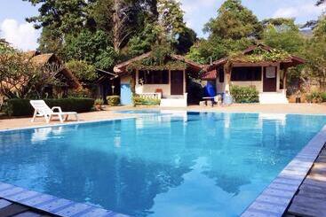 Пансион Big Elk Steak House Homestay