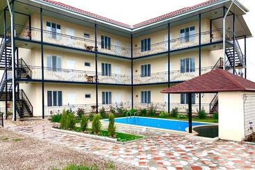 پانسیون Guest House “aura”