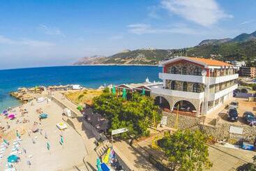 David Apartments And Rooms