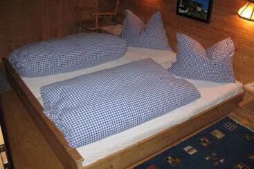 膳宿费 Adlerhorst